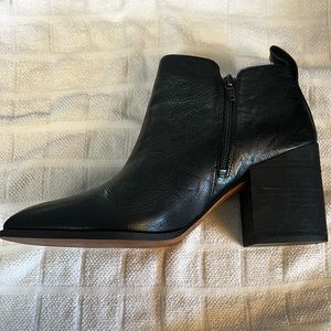 Vionic Shoes Vionic Lyssa Womens Leather Bootie